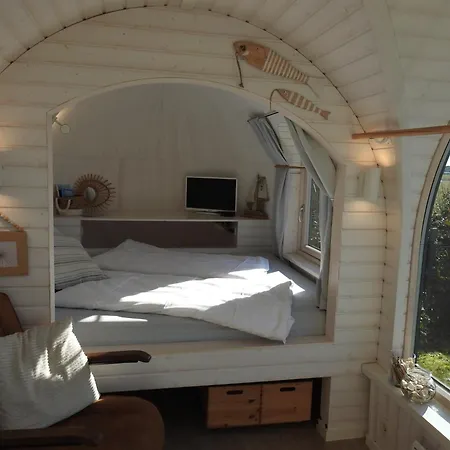 Campingplatz Tiny House De Boet, In Natuurgebied En Vlakbij Het